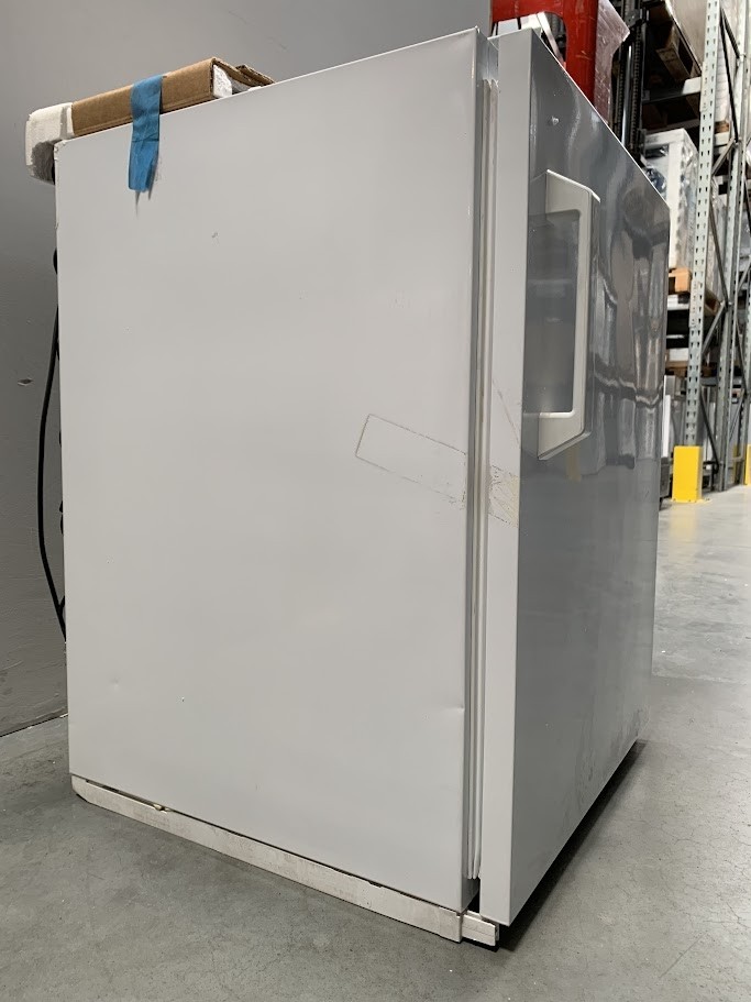 Bauknecht SERVICE 7000 KVE 6S7000R A++ Pult alá építhető hűtő kisfagyasztóval 77 cm magas